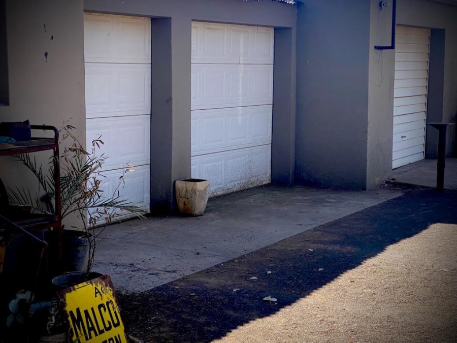 6 Bedroom Property for Sale in Bainsvlei Free State